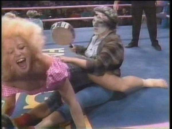 GLOW- The Housewives vs Amy The Farmer's Daughter & California Doll-Thumbnail.jpg